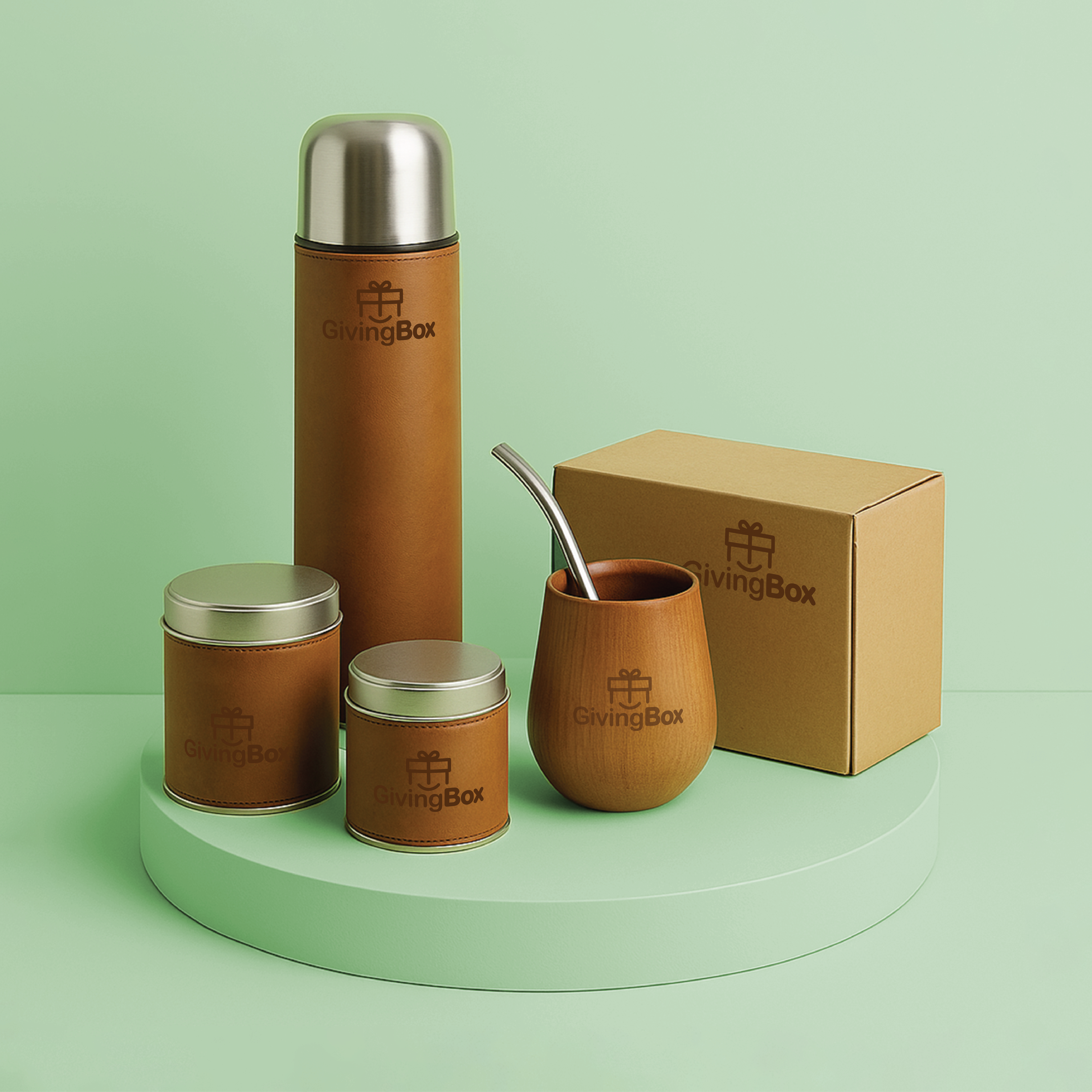 Kit de mate sustentable con termo, mate, latas y bombilla sobre pedestal verde.