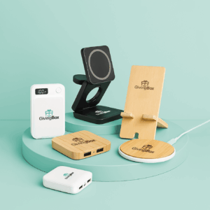 Soportes y cargadores personalizados sobre pedestal color b1d9d2