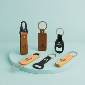 Llaveros promocionales personalizados con logo corporativo.